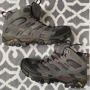 Men’s size 8 Merrill Vibram Moab Hiking boots.